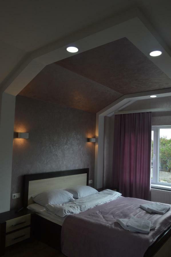 Royal House Villa Камианец-Подилский Екстериор снимка